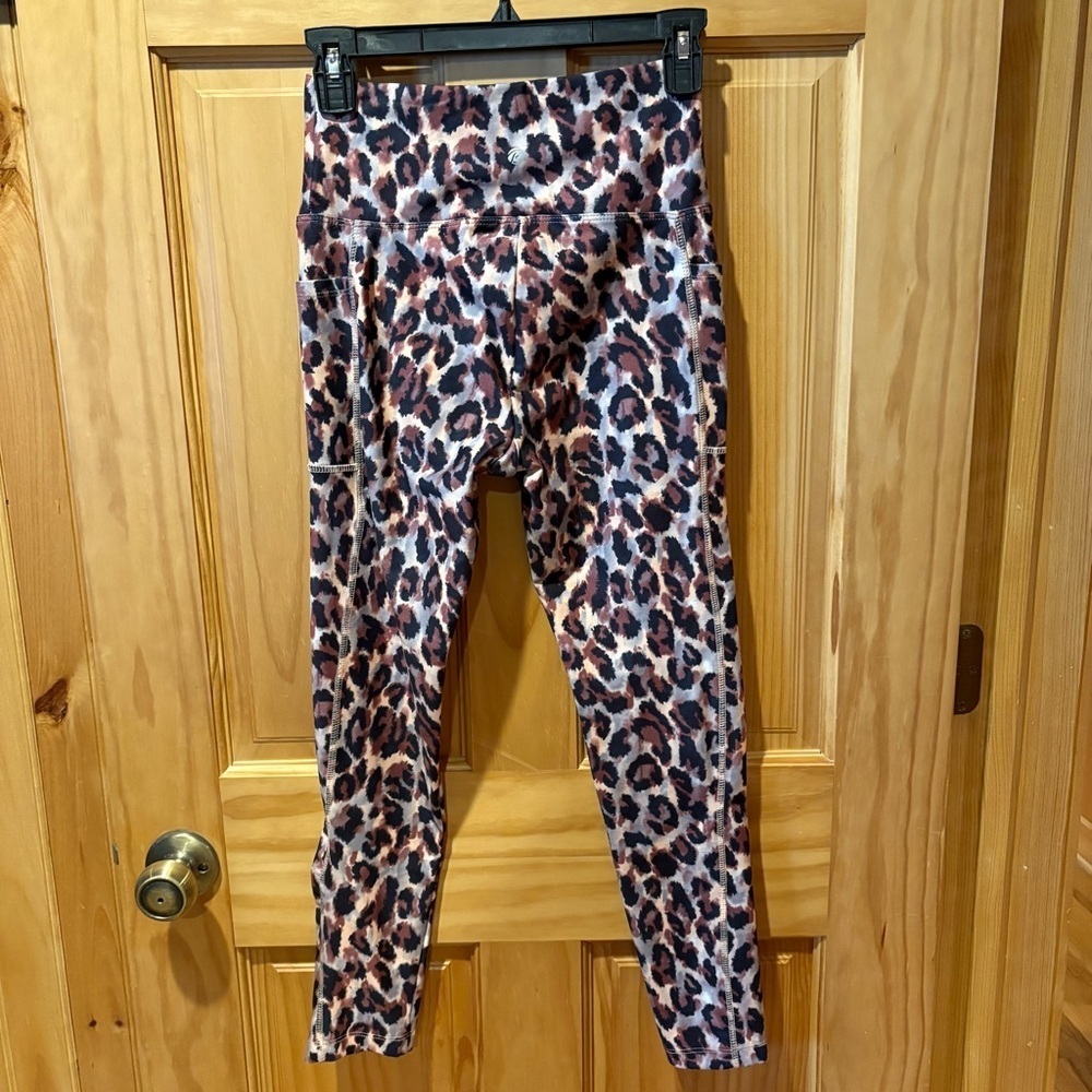 Bally Total Fitness Women's Leopard Print
Yoga Pants with Pockets Size Small - Picture 2 of 11